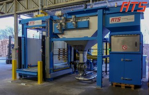 bag-emptying-with-rotary-bag-compactor 04